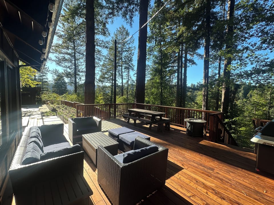 Outdoor lounge is available from May-Oct and stored away in wet season.