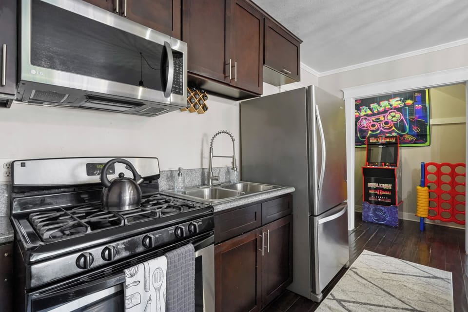 Full Stove, Microwave, Toaster and Spices for Cooking