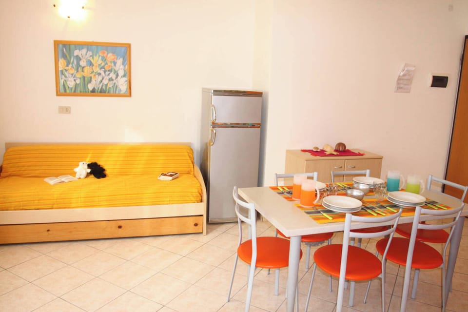 Apartment, 2 Bedrooms, Balcony, Ocean View | Dining room