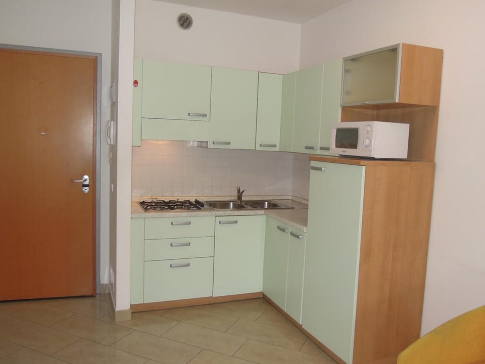 Apartment, 2 Bedrooms, Balcony, City View | Interior
