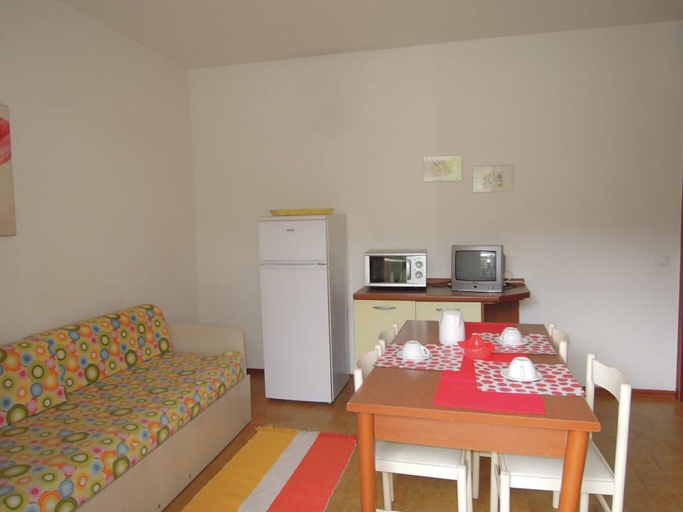 Apartment, 2 Bedrooms, Patio, Garden View | Interior