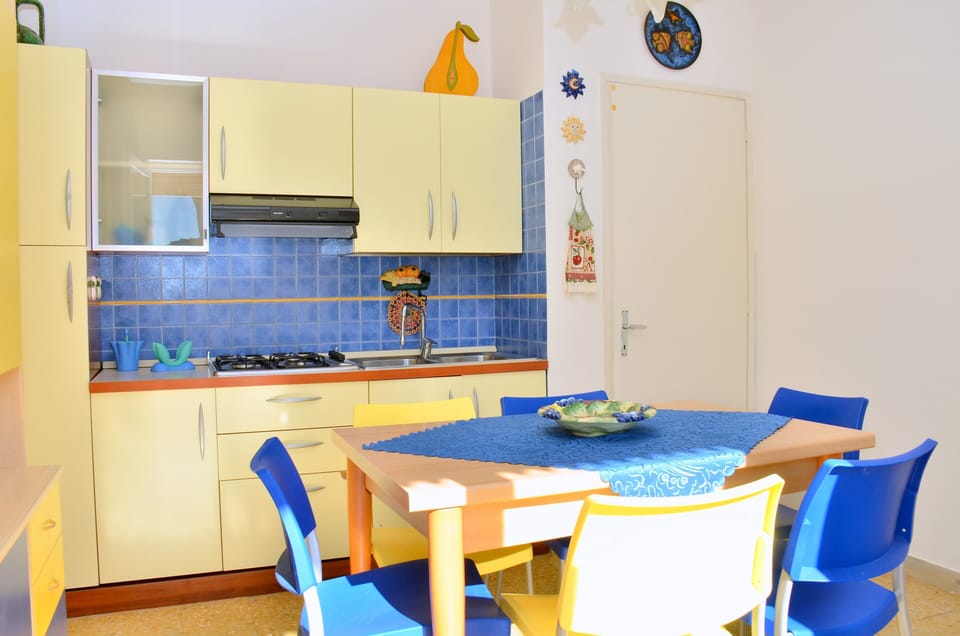 Apartment, 3 Bedrooms, Balcony, City View | Interior