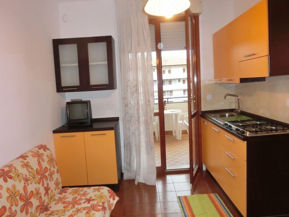 Apartment, 1 Bedroom, Balcony, City View | Dining room