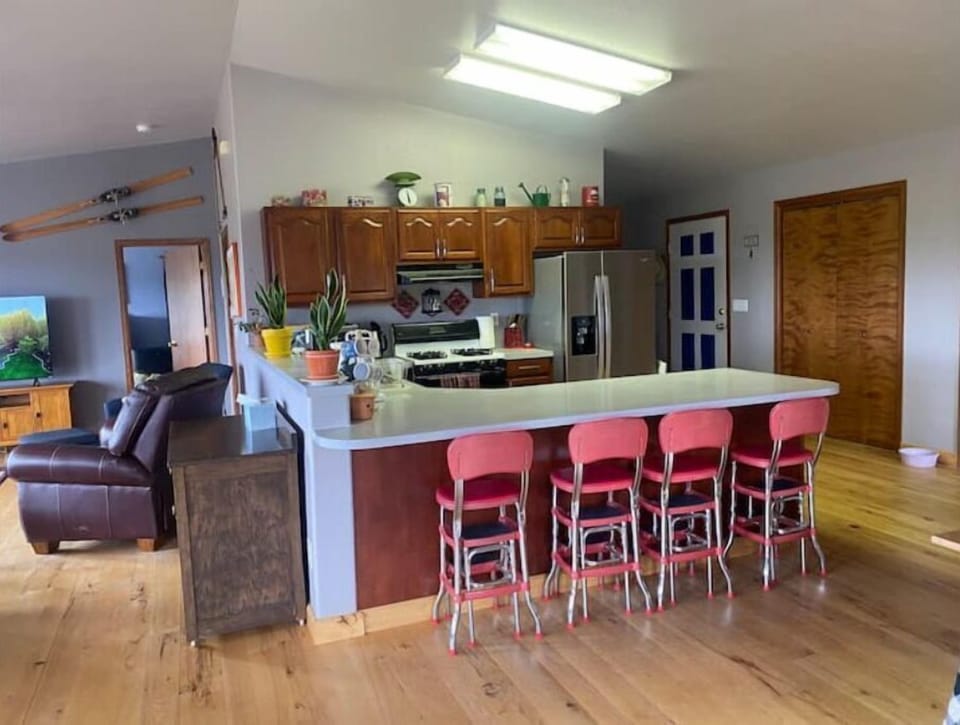 Fully equipped kitchen.