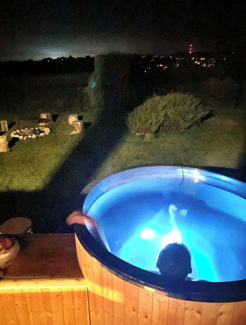 Outdoor spa tub