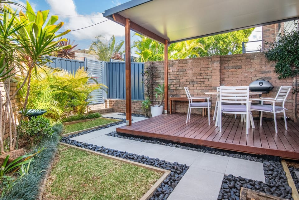 Fully fenced courtyard 