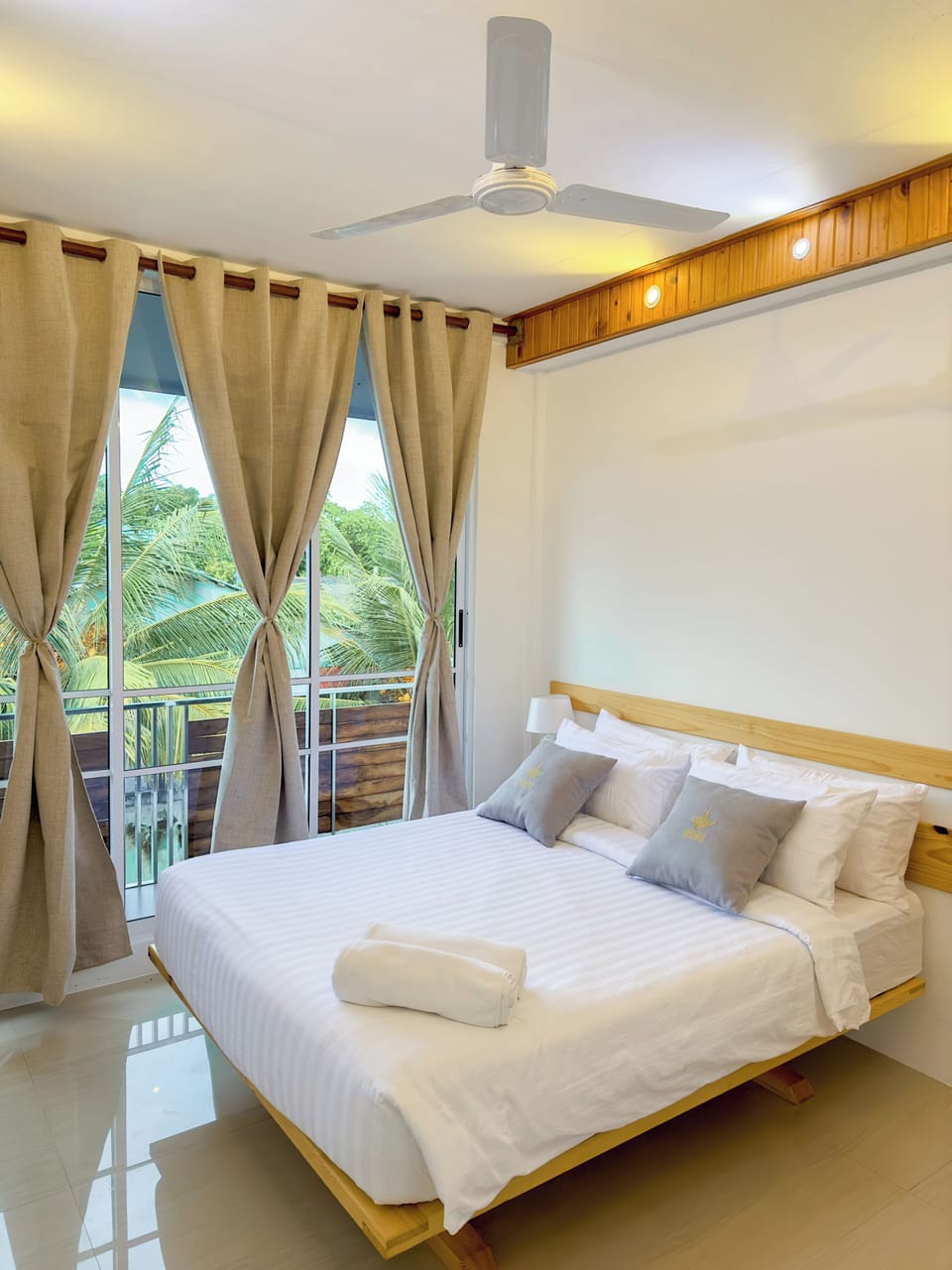 Deluxe Double Room, Balcony | Iron/ironing board, free WiFi, bed sheets