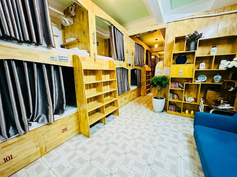 Design Shared Dormitory | Premium bedding, memory foam beds, in-room safe, individually decorated