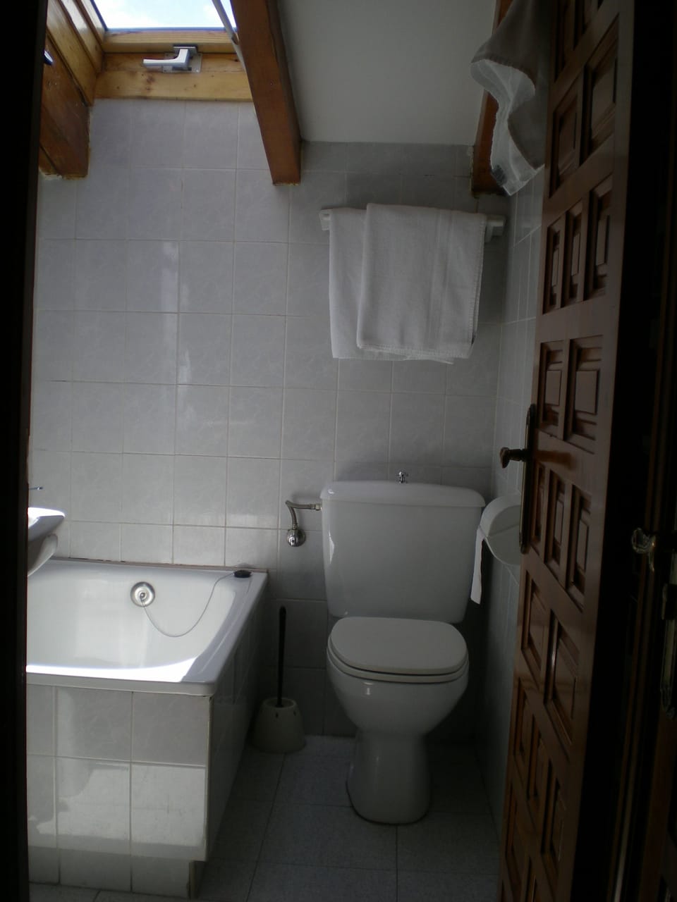 Double Room | Bathroom | Combined shower/tub, free toiletries, hair dryer (on request), towels