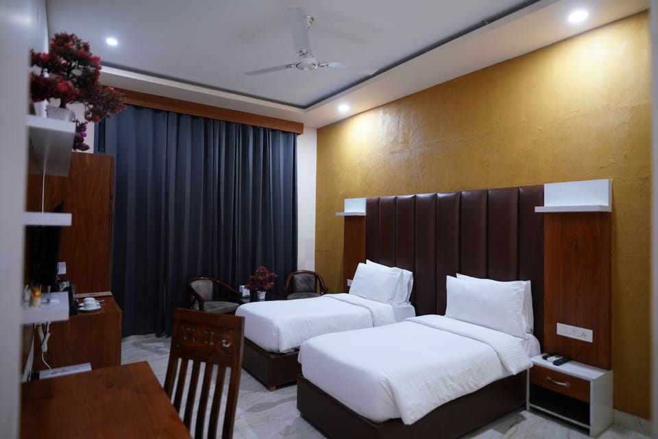Deluxe Double or Twin Room | Blackout drapes, soundproofing, iron/ironing board, free WiFi