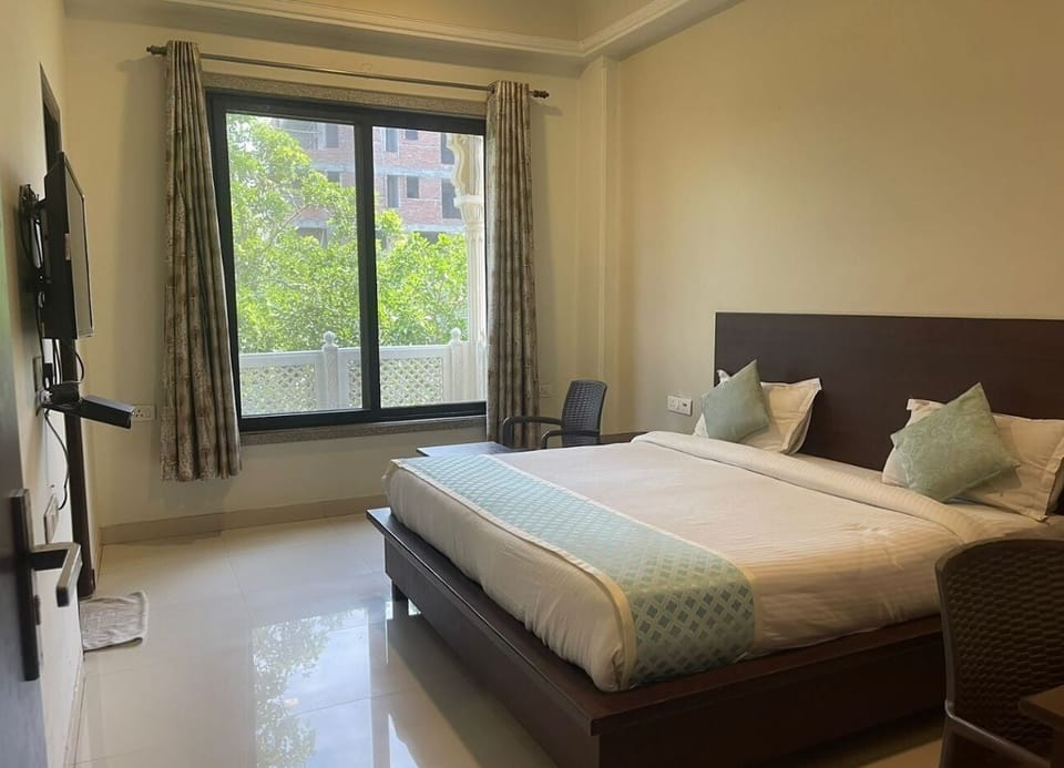 Superior Room | Bathroom | Slippers