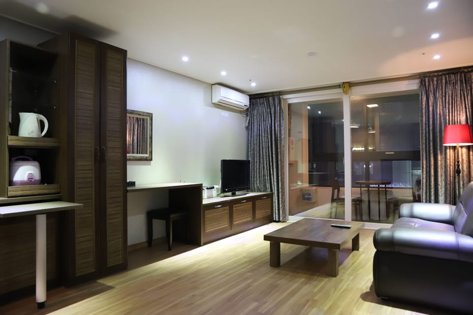 Suite (Additional guest more than 2, KRW10,000 charge per guest at the property) | Desk, free WiFi, bed sheets