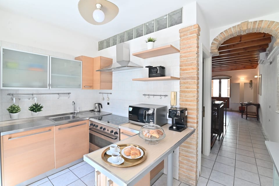 City Apartment | Private kitchen | Highchair