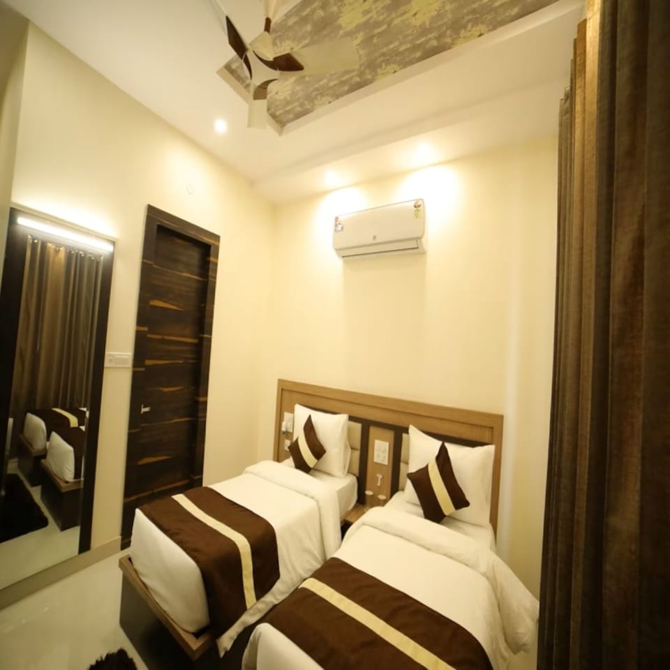 Deluxe Room | 1 bedroom, desk, free WiFi, bed sheets