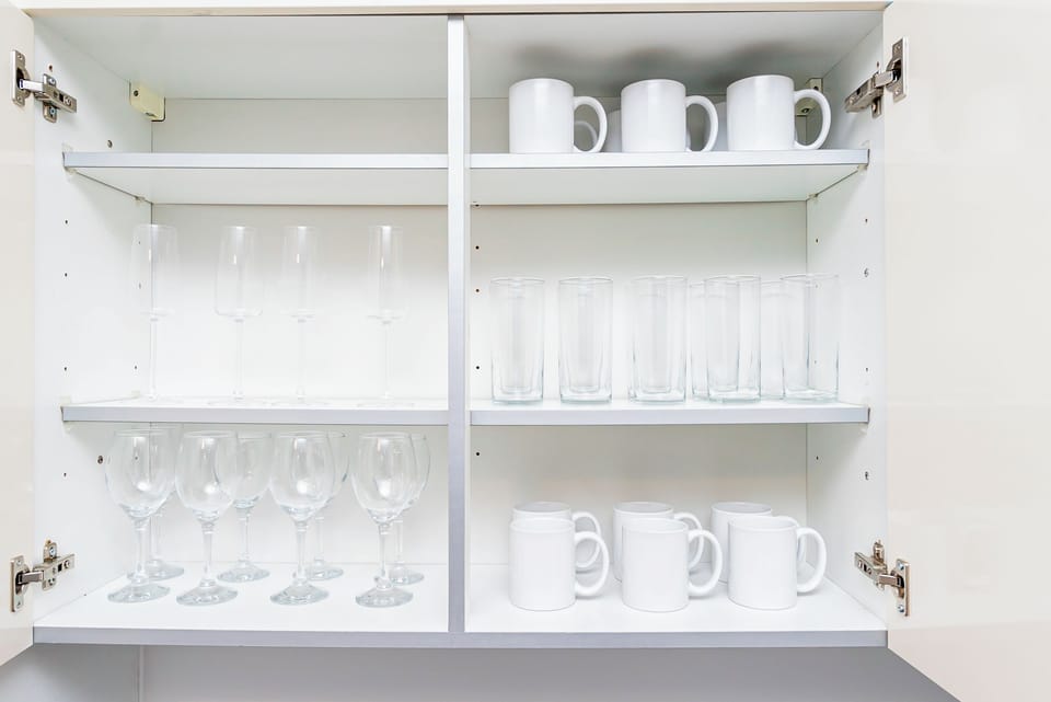 The cups are perfect for your favorite hot drinks, while the glasses are ideal for wine, cocktails, or refreshing beverages.