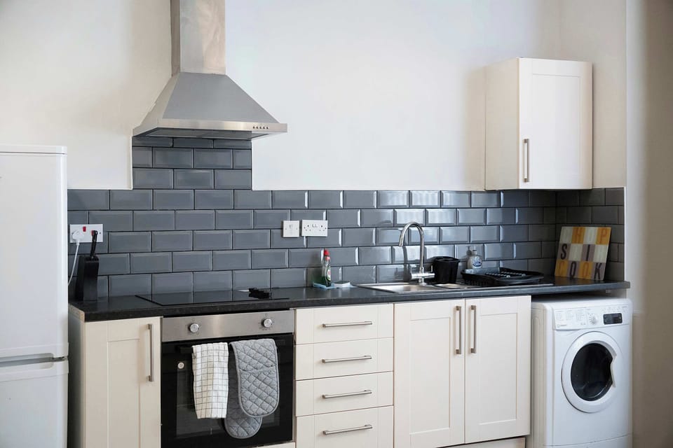 Whip up a quick breakfast or a light meal in this bright, well-equipped kitchen. Generous workspace, modern appliances and an open layout make it easy to prepare what you need while enjoying a comfortable, airy setting.