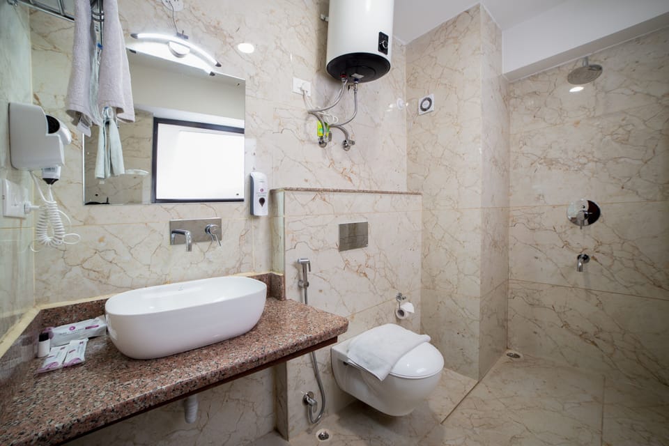Deluxe Double Room | Select Comfort beds, minibar, WiFi (free), bed sheets