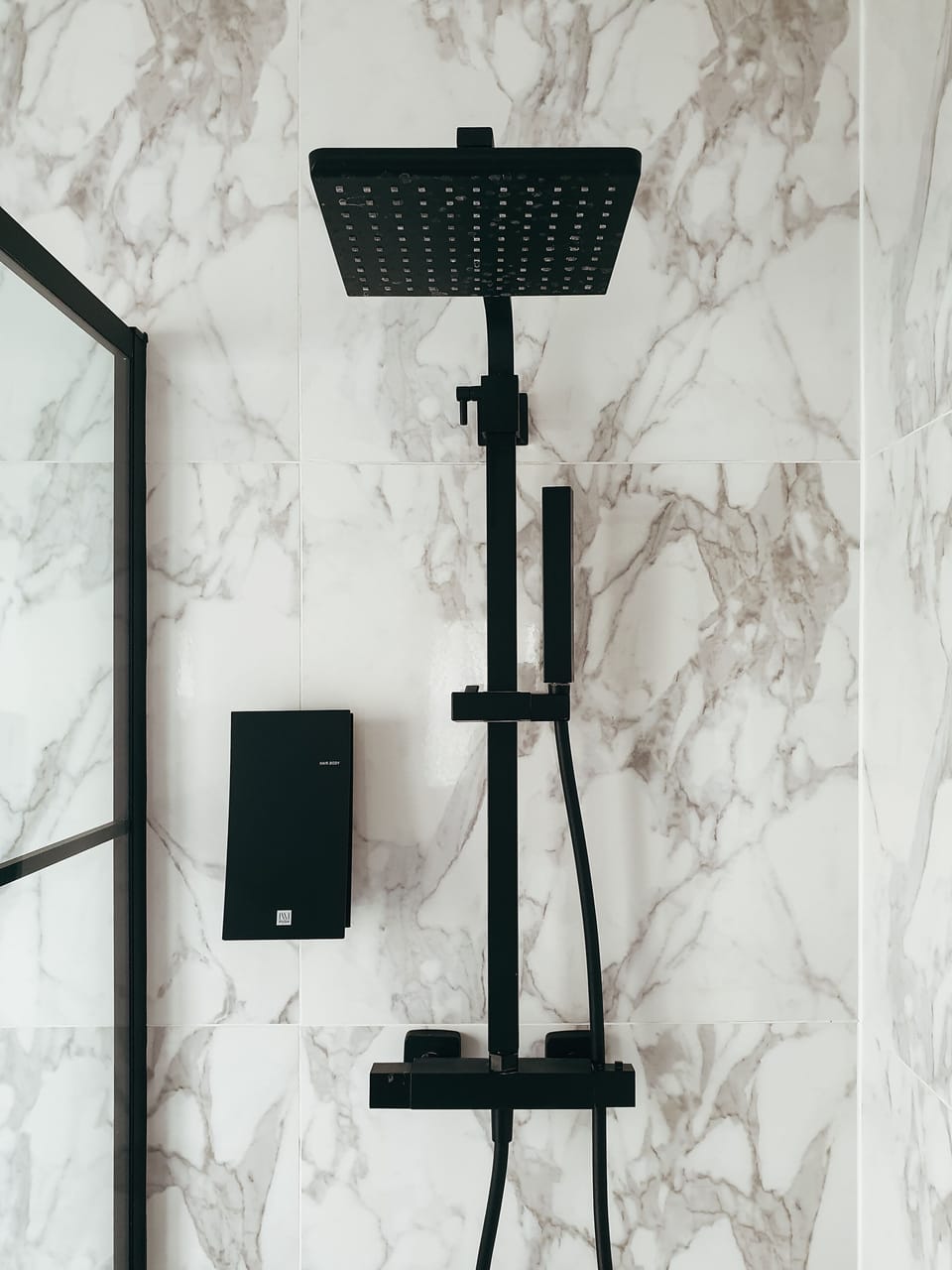 Room | Bathroom | Shower, rainfall showerhead, free toiletries, hair dryer