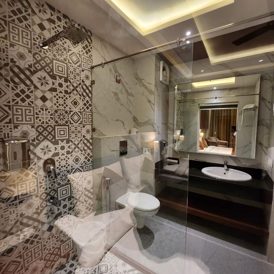 Luxury Room, 1 Double Bed, Mountain View | Bathroom | Shower, rainfall showerhead, hair dryer (on request), slippers
