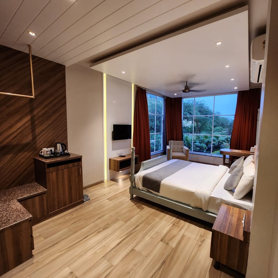 Luxury Studio, 1 Double Bed, Mountain View | In-room safe, WiFi (free)