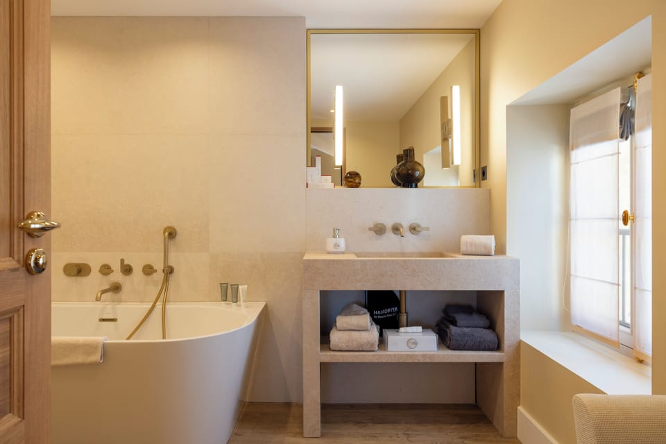 Junior Suite | Bathroom | Slippers, towels