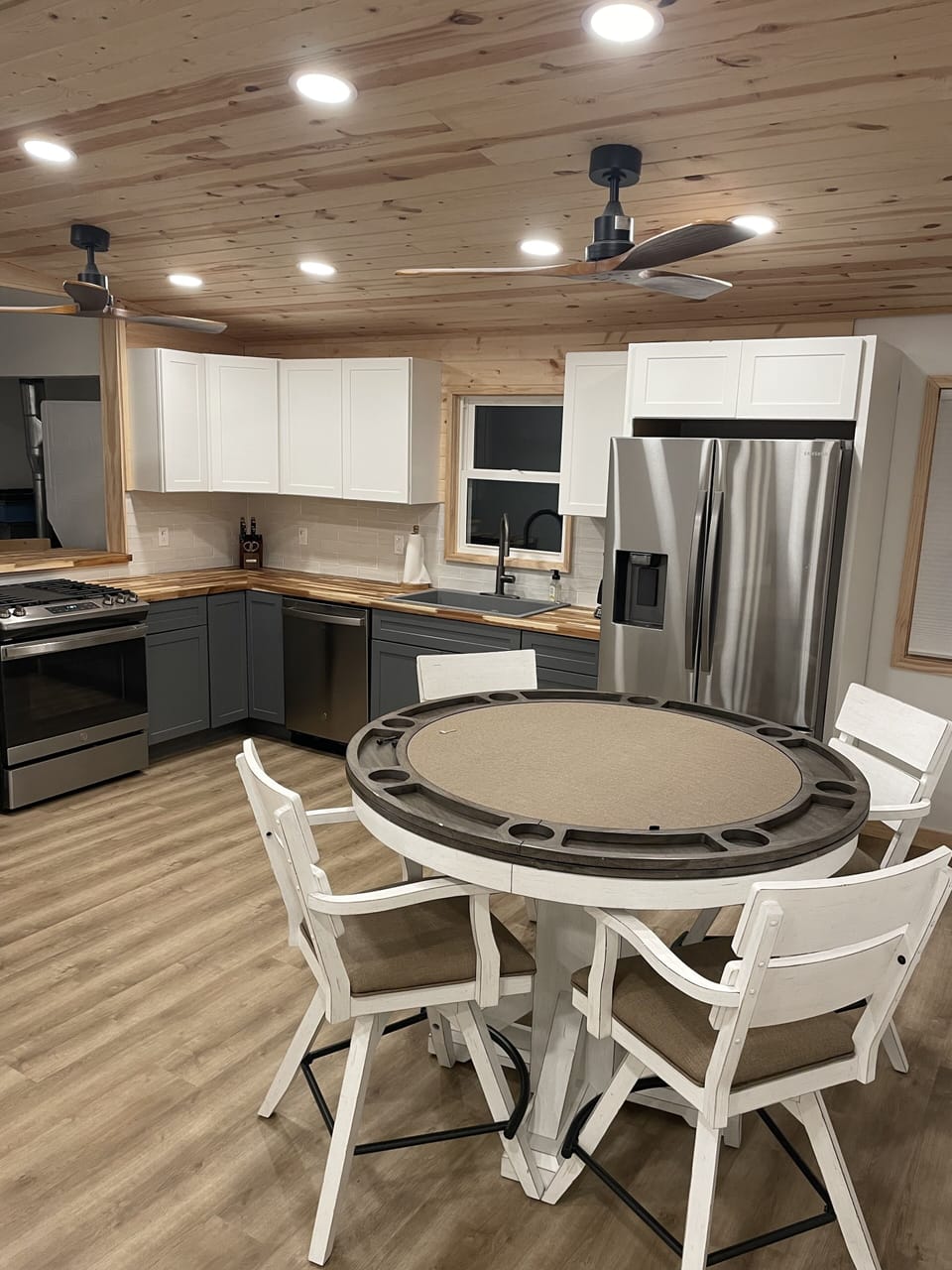 Dinning table can be flipped for game table