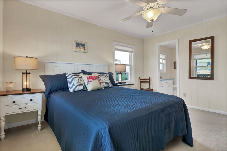 Queen Bedroom 3