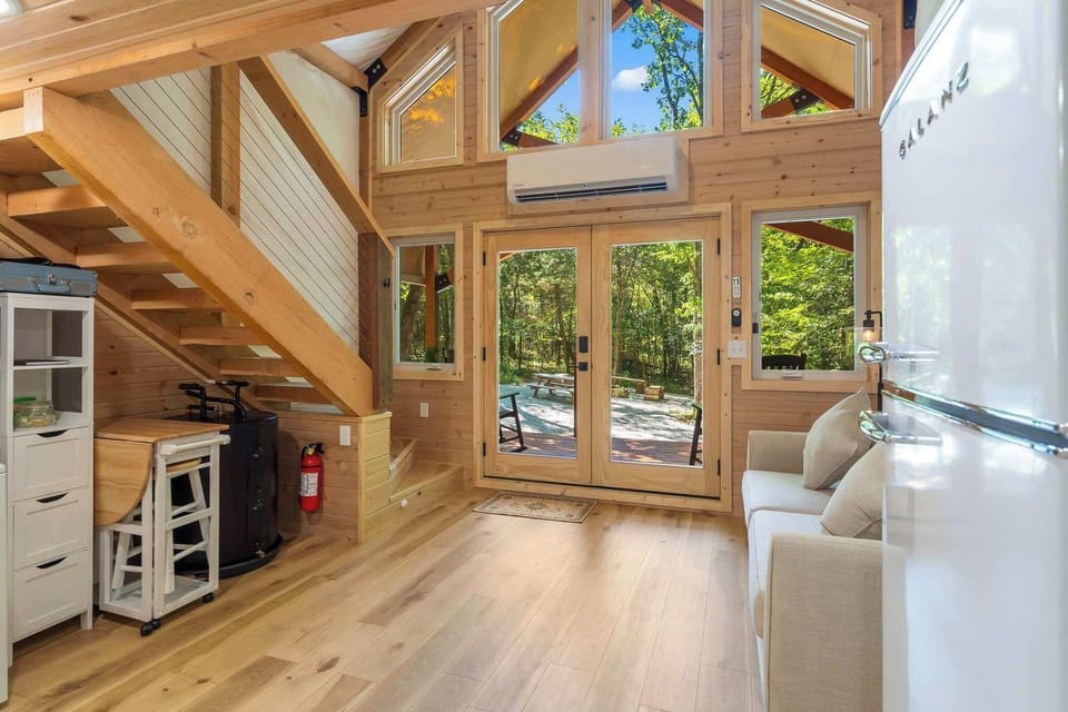 Cabin, 1 King Bed with Sofa bed, Patio, Mountain View (Hidden Hollow) | Interior