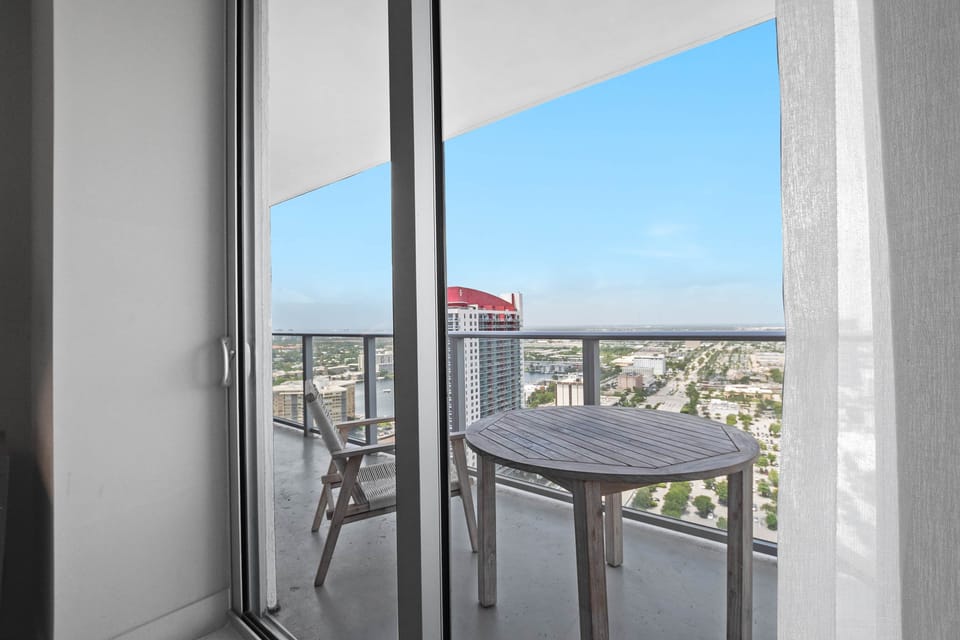 20 print 4010 s ocean dr 2706