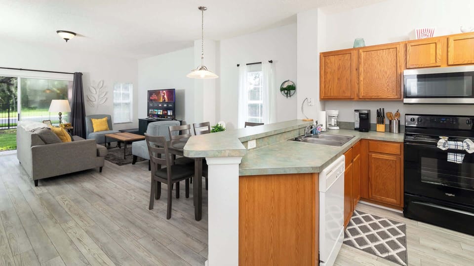 Townhome, Multiple Beds, Patio, Garden View (The Emerald Cove) | Private kitchen | Fridge, microwave, oven, stovetop