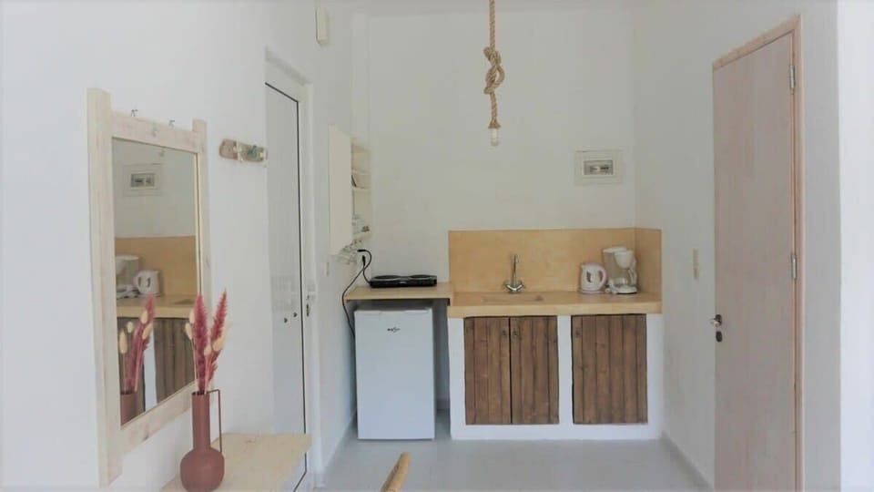 Bright Kitchenette Area with Dining Space for Light Meals and Coffee Breaks
