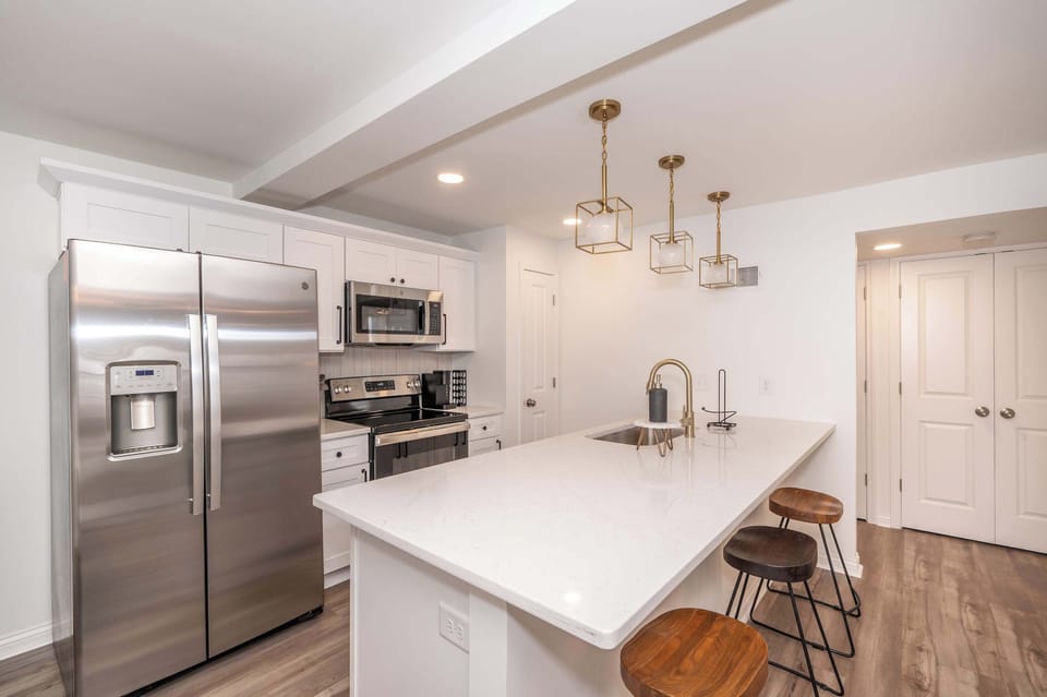 Condo, Multiple Beds, Kitchen | Private kitchen | Fridge, microwave, oven, stovetop