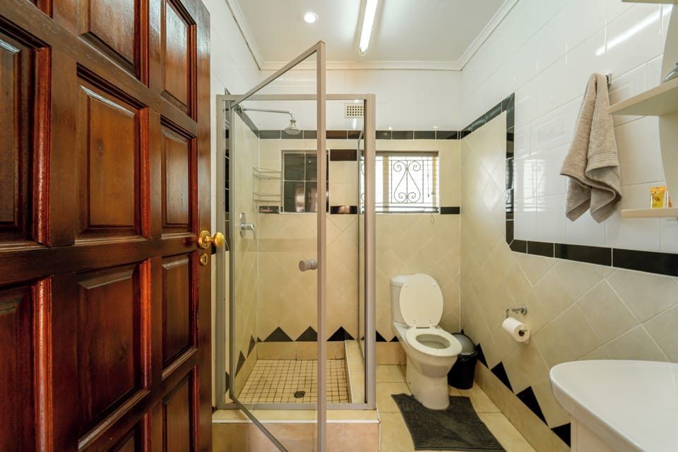 Room, 1 Bedroom, Accessible, Patio | Bathroom