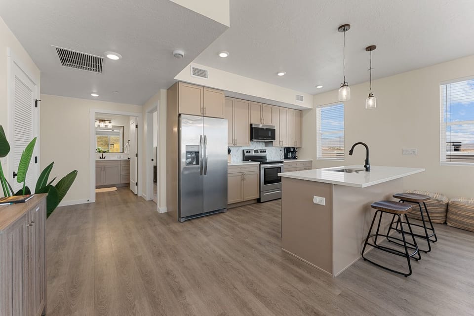 Condo, 2 Bedrooms | Private kitchen | Fridge, oven, coffee/tea maker, toaster