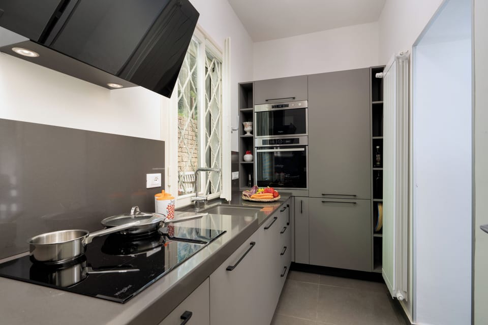 Villa | Private kitchen | Full-size fridge, microwave, oven, stovetop