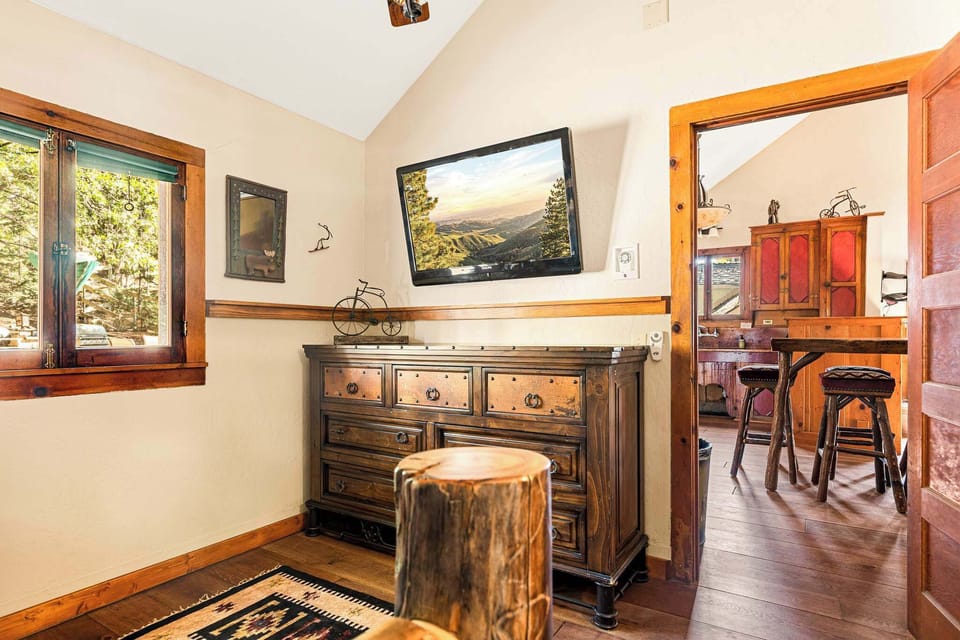 Cabin, Multiple Beds, Patio, Mountain View (Whispering Pines) | Interior