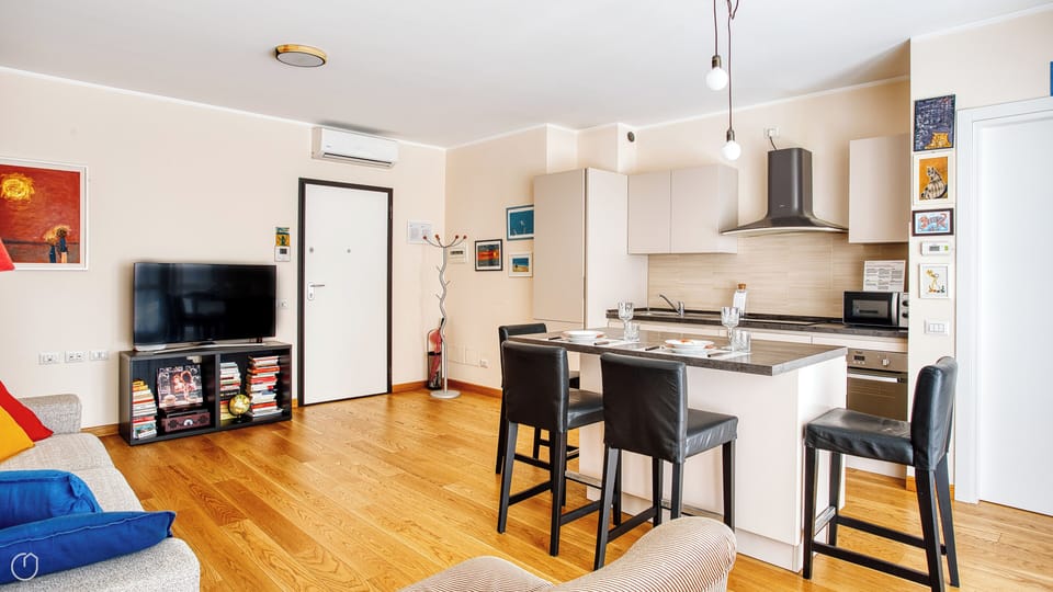 Apartment (2 Bedrooms) | Front of property