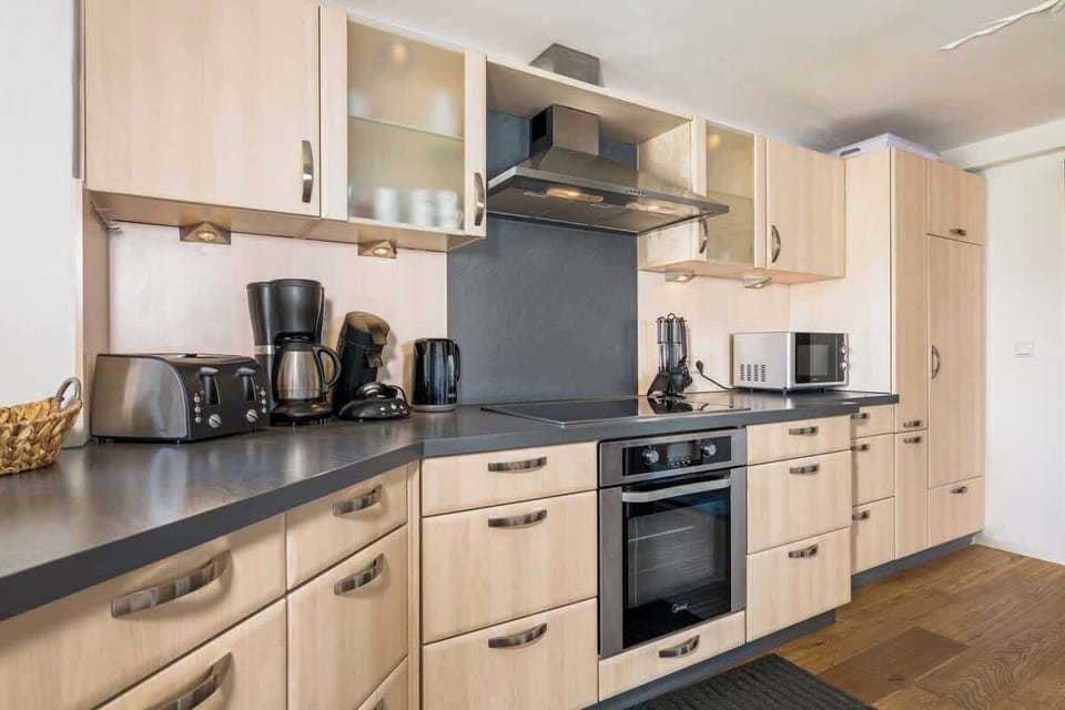 Voll ausgestattete Küche lässt keine Wünsche offen 