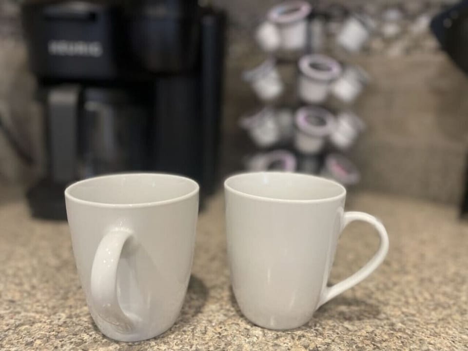 Fully equipped kitchen | Keurig | Toaster | Spices | Dishwasher