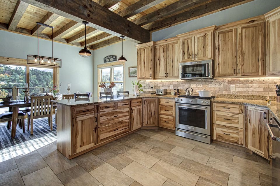 Kitchen/Dining Main Floor