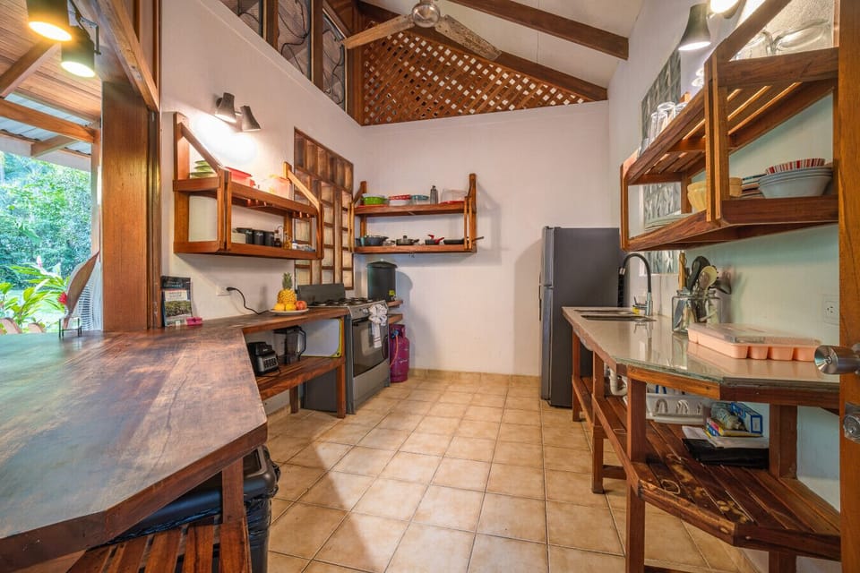 Fully equipped open-concept kitchen at Osos Caribeños in Playa Chiquita