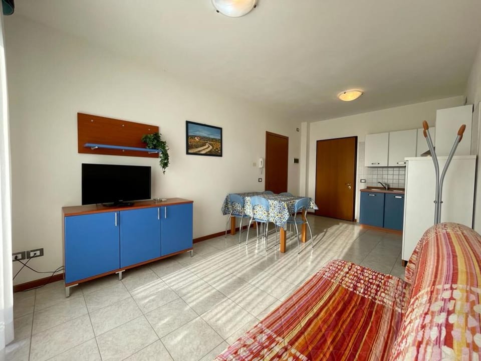 Apartment, 1 Bedroom, Balcony, Pool View | Living room