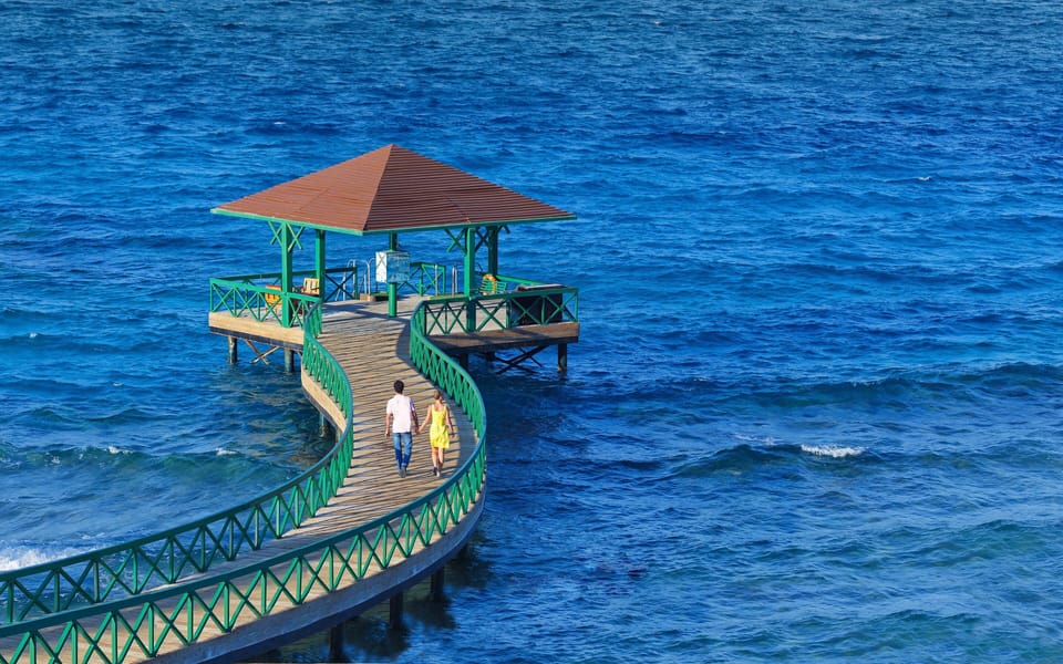 Private beach, sun loungers, beach umbrellas, beach towels