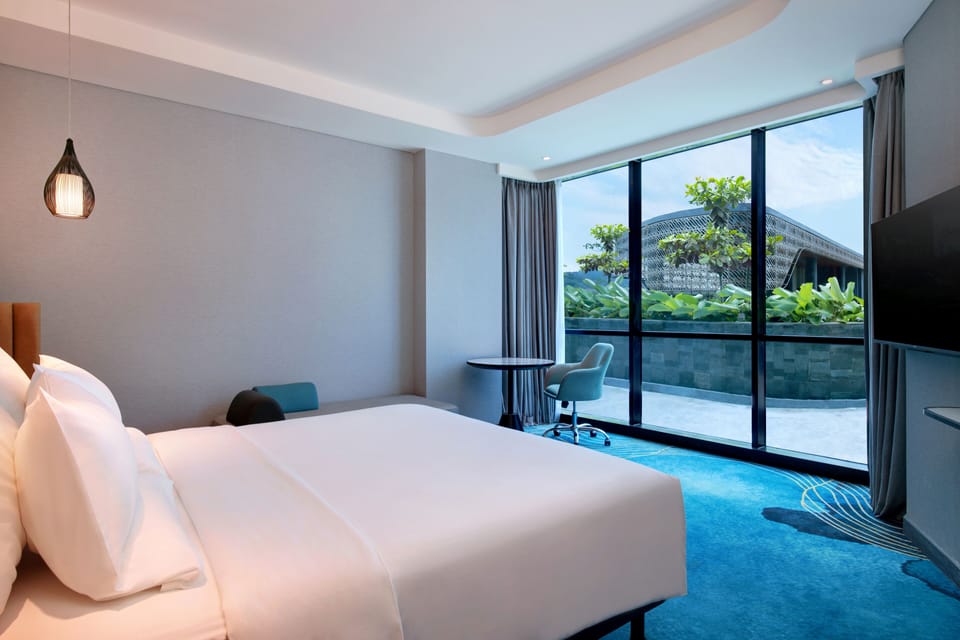 Executive Room, 1 King Bed | Desk, soundproofing, free WiFi, bed sheets