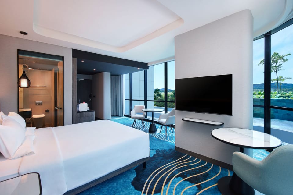 Junior Suite, 1 King Bed | Desk, soundproofing, free WiFi, bed sheets
