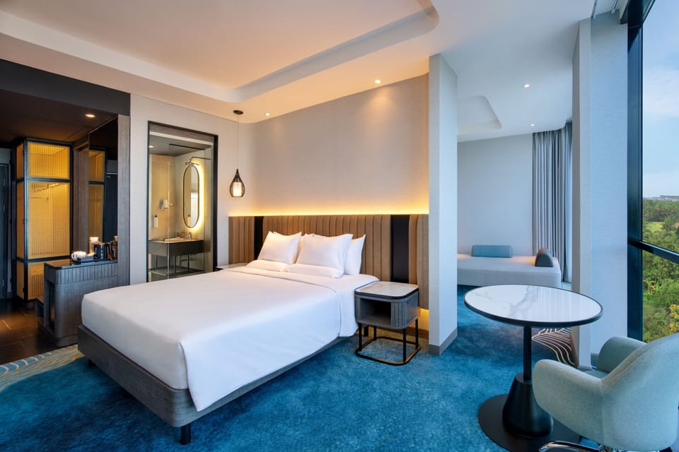 Junior Suite, 1 King Bed | Desk, soundproofing, free WiFi, bed sheets