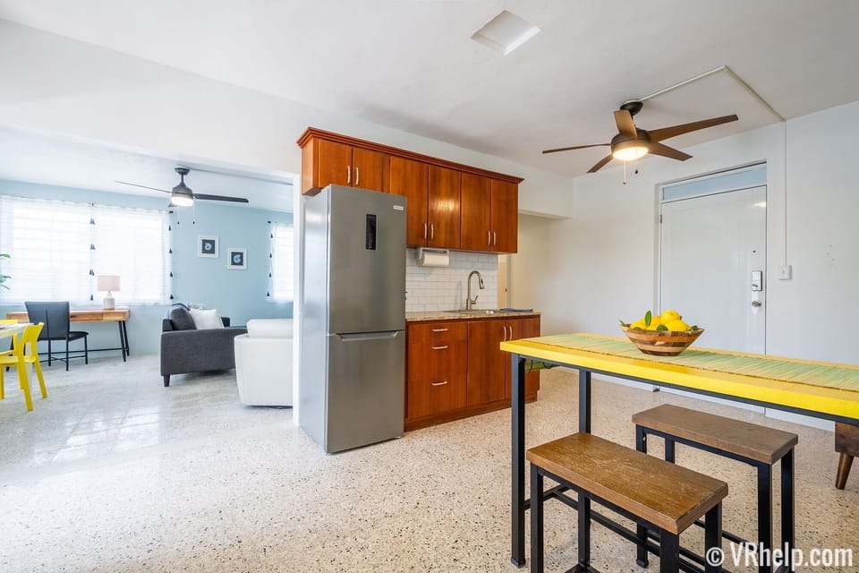 A different perspective of the kitchen.