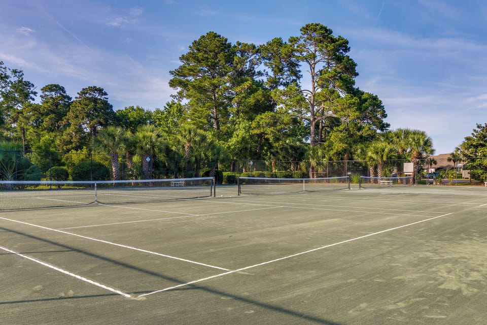 Tennis & Pickleball Courts