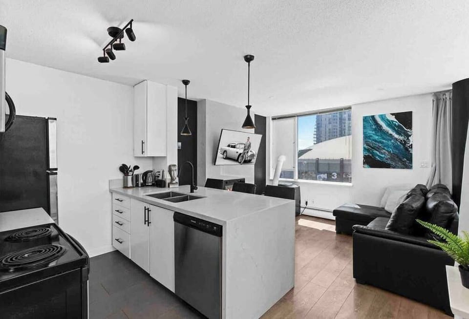 Let the sunshine fill out space. Large glass windows allow for plenty of natural light.