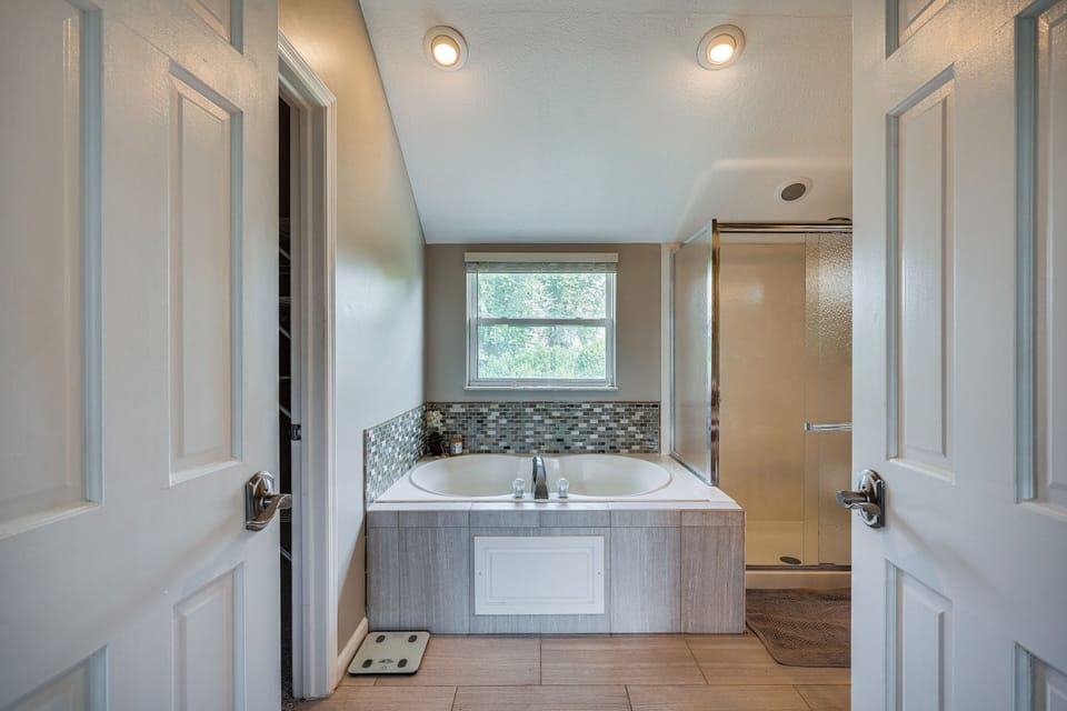 En-Suite Bathroom | Towels Provided